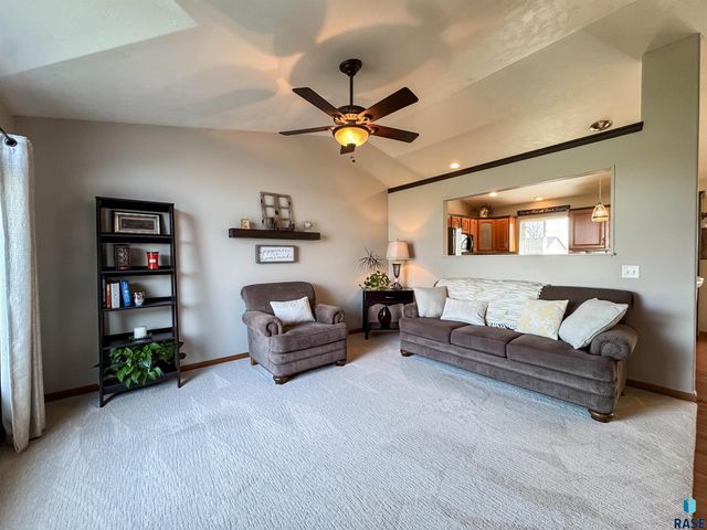 1812 S Monticello Ave Avenue, Sioux Falls, SD 57106