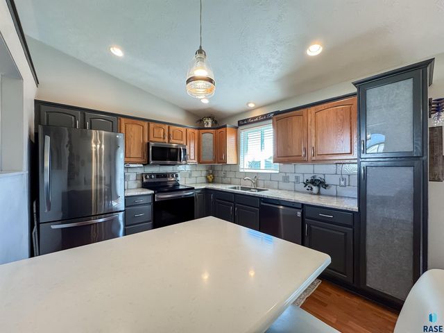 1812 S Monticello Ave Avenue, Sioux Falls, SD 57106