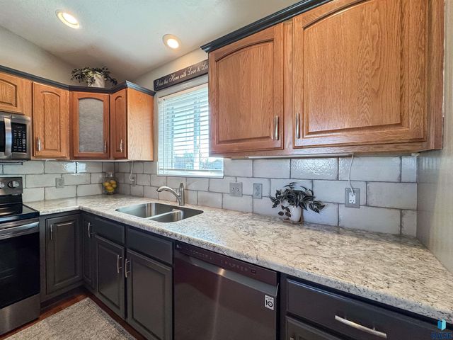 1812 S Monticello Ave Avenue, Sioux Falls, SD 57106
