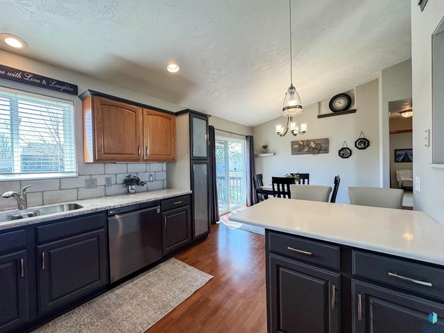 1812 S Monticello Ave Avenue, Sioux Falls, SD 57106