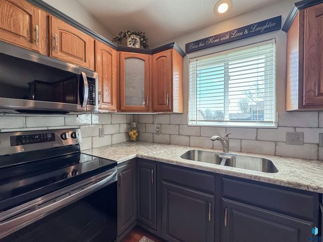1812 S Monticello Ave Avenue, Sioux Falls, SD 57106