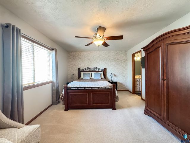 1812 S Monticello Ave Avenue, Sioux Falls, SD 57106