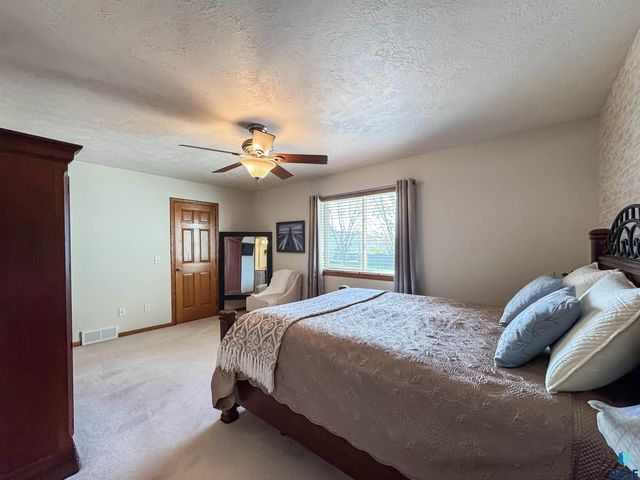 1812 S Monticello Ave Avenue, Sioux Falls, SD 57106