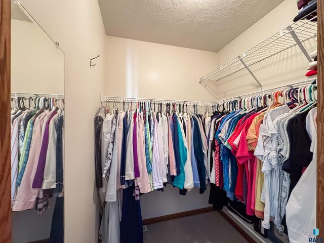 1812 S Monticello Ave Avenue, Sioux Falls, SD 57106