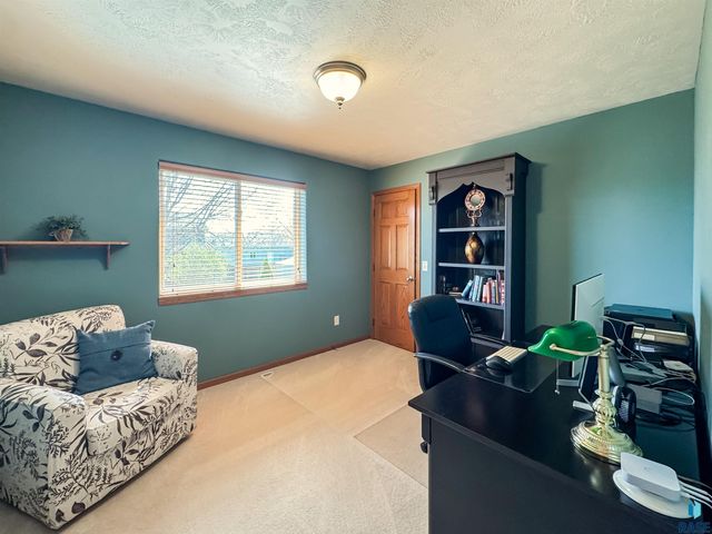 1812 S Monticello Ave Avenue, Sioux Falls, SD 57106