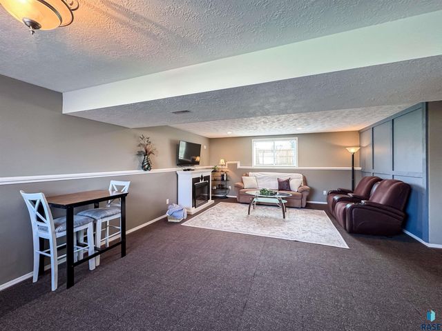 1812 S Monticello Ave Avenue, Sioux Falls, SD 57106