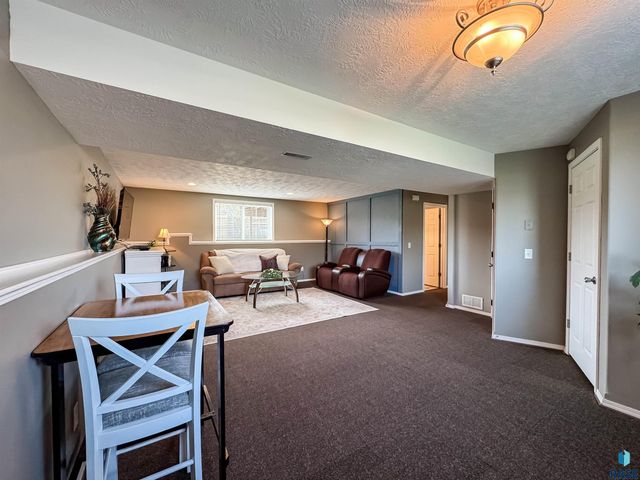 1812 S Monticello Ave Avenue, Sioux Falls, SD 57106
