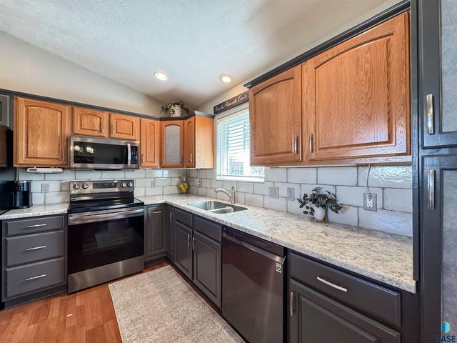 1812 S Monticello Ave Avenue, Sioux Falls, SD 57106