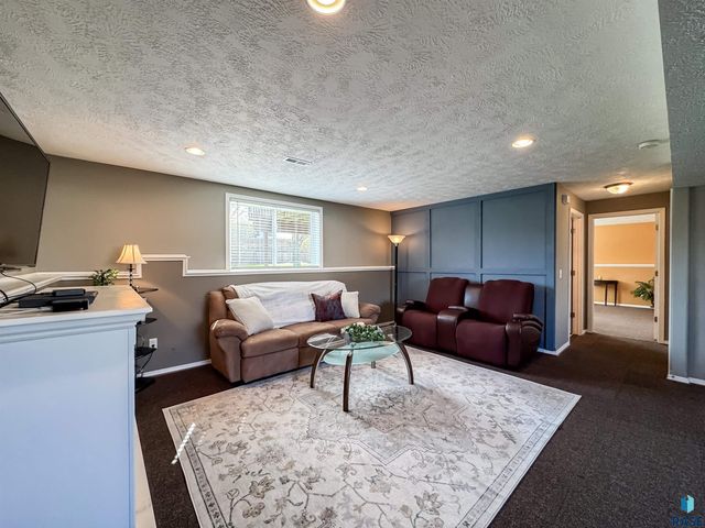 1812 S Monticello Ave Avenue, Sioux Falls, SD 57106
