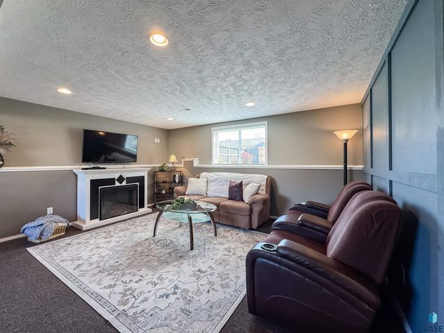 1812 S Monticello Ave Avenue, Sioux Falls, SD 57106
