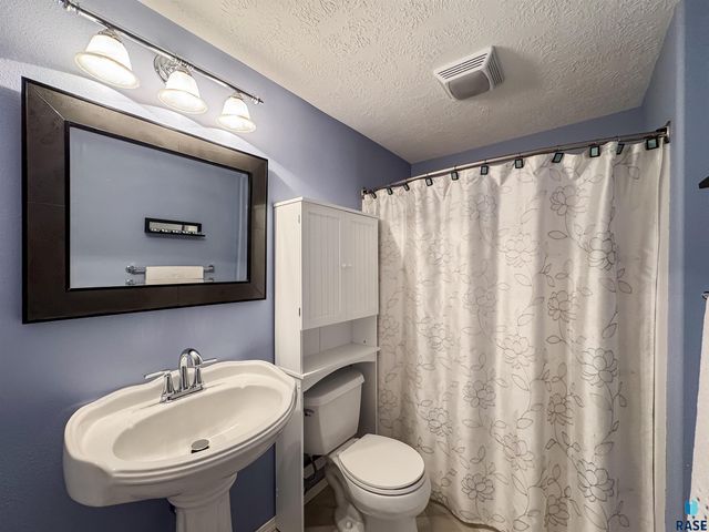 1812 S Monticello Ave Avenue, Sioux Falls, SD 57106