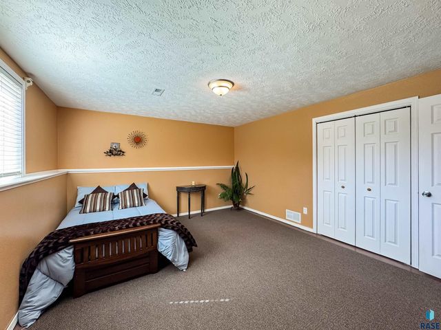 1812 S Monticello Ave Avenue, Sioux Falls, SD 57106