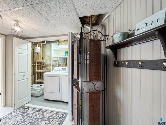 1812 S Monticello Ave Avenue, Sioux Falls, SD 57106