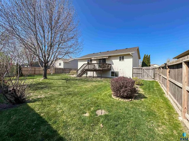 1812 S Monticello Ave Avenue, Sioux Falls, SD 57106