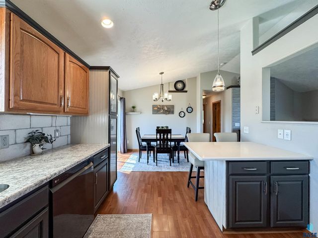 1812 S Monticello Ave Avenue, Sioux Falls, SD 57106