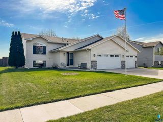 1812 S Monticello Ave Avenue, Sioux Falls, SD 57106