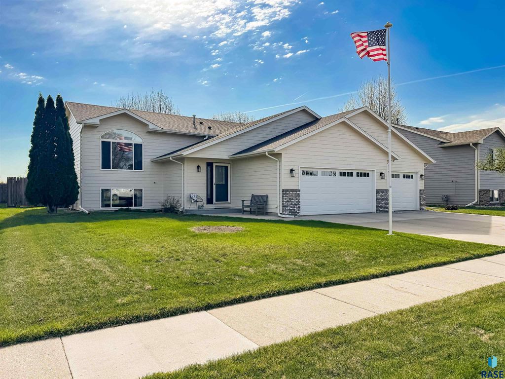 1812 S Monticello Ave Avenue, Sioux Falls, SD 57106
