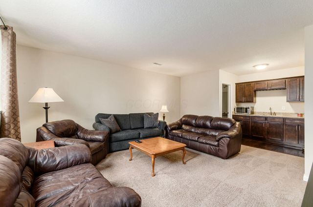 2776 Glenwood Way, Hilliard, OH 43026