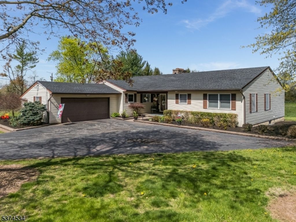 9 Higginsville Road, Readington Twp., NJ 08853