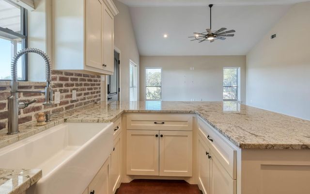 40934 Thomas Lane, Hempstead, TX 77445