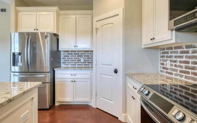 40934 Thomas Lane, Hempstead, TX 77445