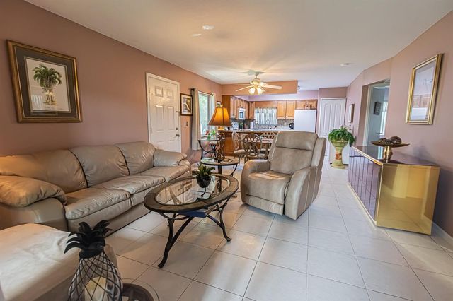 130 SE Village Drive 3 B, Port St. Lucie, FL 34952