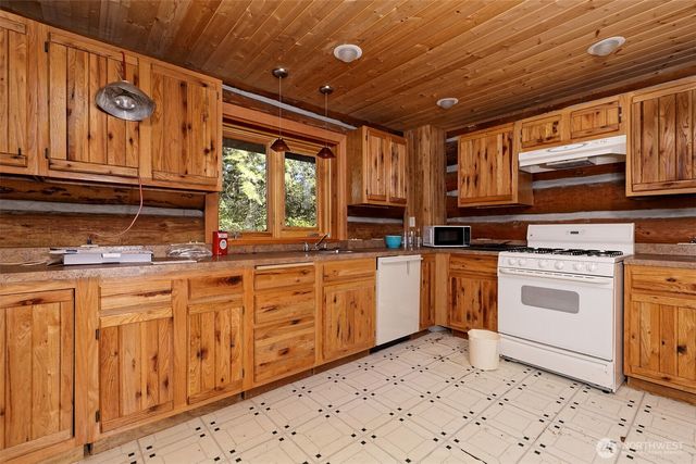 1755 Nellita Road NW, Seabeck, WA 98380