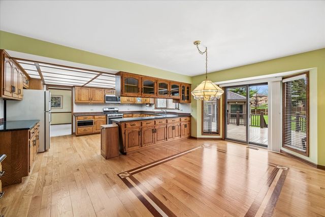 6037 Dunham Road, Downers Grove, IL 60516