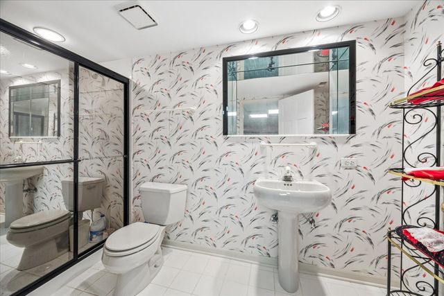 6037 Dunham Road, Downers Grove, IL 60516