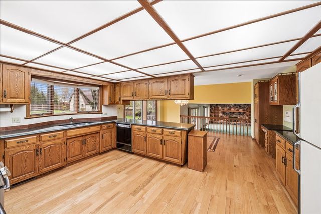 6037 Dunham Road, Downers Grove, IL 60516