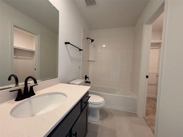 7911 Jade Crest Drive, Angleton, TX 77515