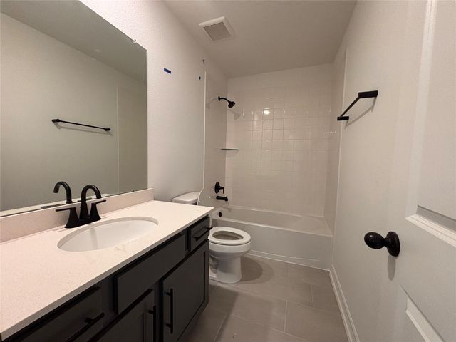 7911 Jade Crest Drive, Angleton, TX 77515