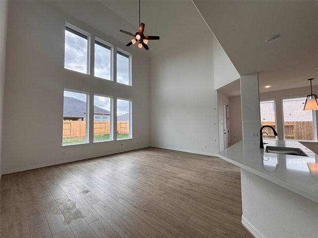 7911 Jade Crest Drive, Angleton, TX 77515