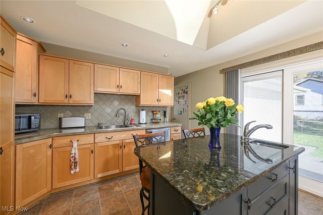 1178 Twinsburg Road E, Macedonia, OH 44056