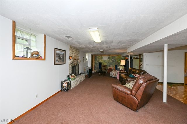 1178 Twinsburg Road E, Macedonia, OH 44056