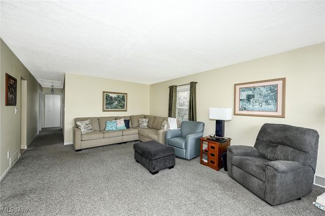 1178 Twinsburg Road E, Macedonia, OH 44056