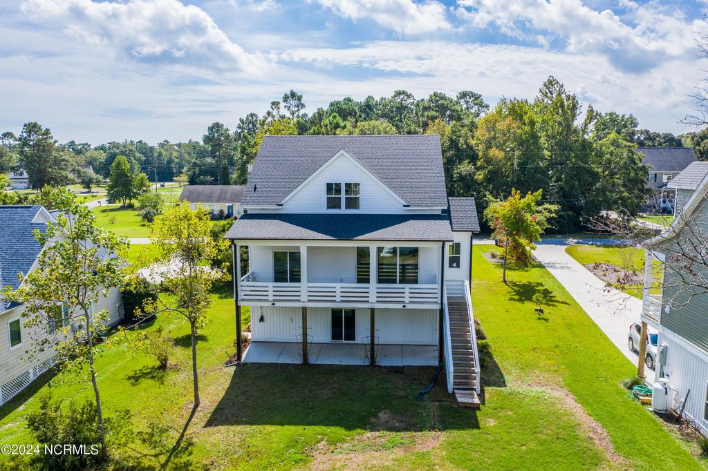 361 Chadwick Shores Drive, Sneads Ferry, NC 28460