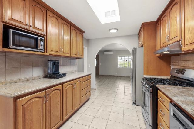 12635 Castle Court Drive, Lakeside, CA 92040