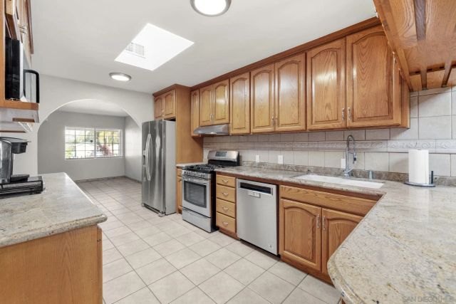 12635 Castle Court Drive, Lakeside, CA 92040