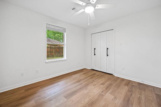 157 Hillside Drive, Liberty, TX 77575