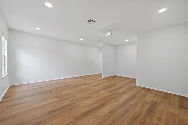 157 Hillside Drive, Liberty, TX 77575