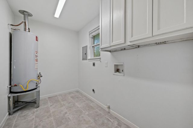 157 Hillside Drive, Liberty, TX 77575