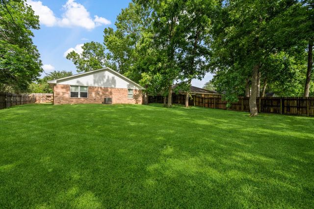 157 Hillside Drive, Liberty, TX 77575