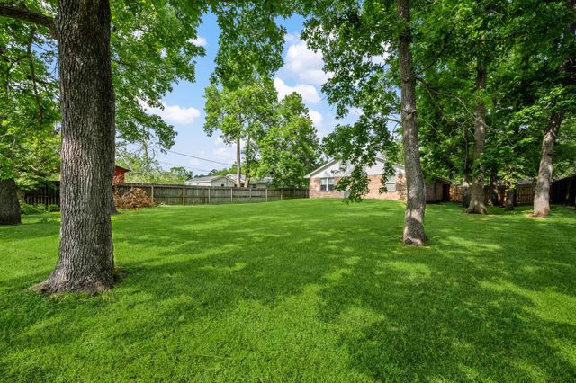 157 Hillside Drive, Liberty, TX 77575