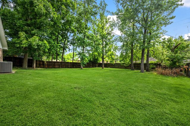 157 Hillside Drive, Liberty, TX 77575