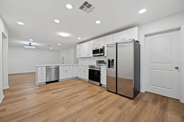 157 Hillside Drive, Liberty, TX 77575