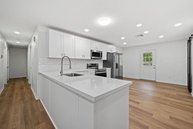 157 Hillside Drive, Liberty, TX 77575