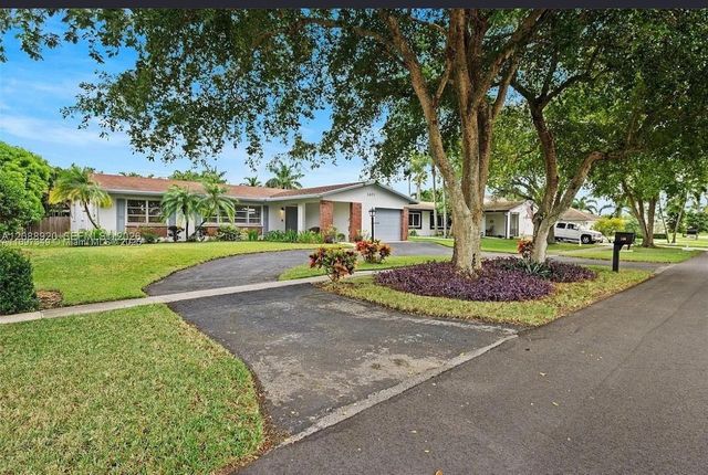 1401 NW 122nd Avenue, Pembroke Pines, FL 33026