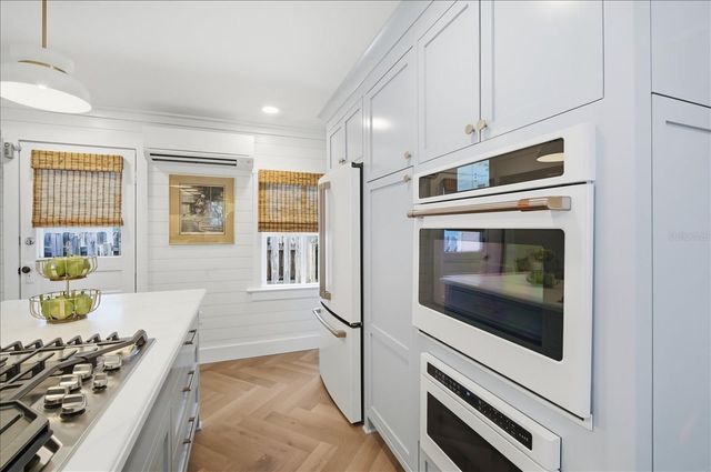 2913 GULF DRIVE, Holmes Beach, FL 34217