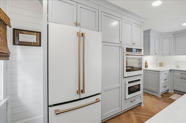 2913 GULF DRIVE, Holmes Beach, FL 34217